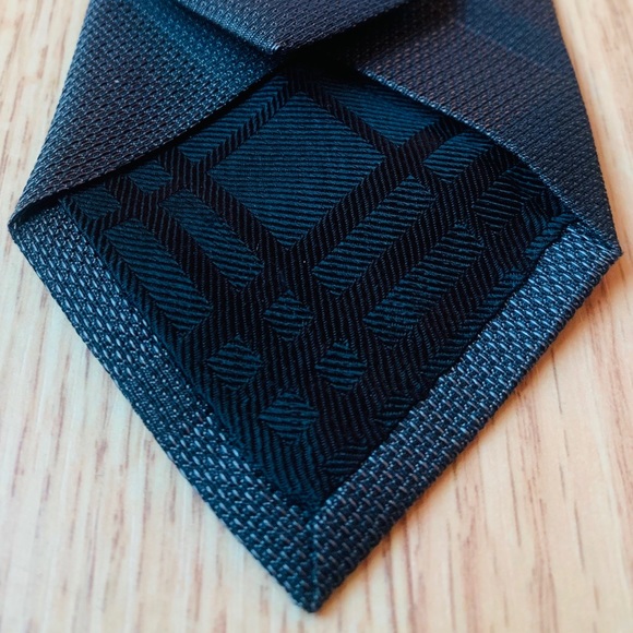 Burberry Nova Check Black Plaid Modern Slim Tie - Picture 6 of 8